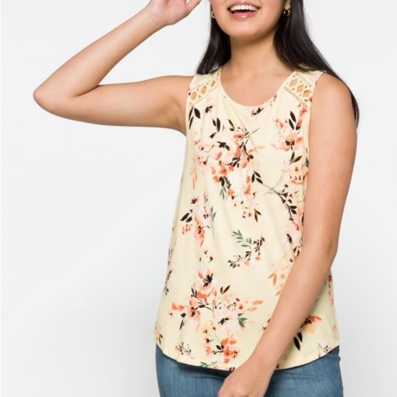 NWOT Lace Crochet Detail
Flower summer Knit Top - Picture 2 of 8